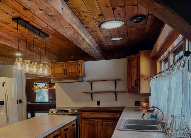 27 Evergreen Valley Road, Milton, NH 03851