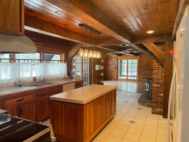 27 Evergreen Valley Road, Milton, NH 03851