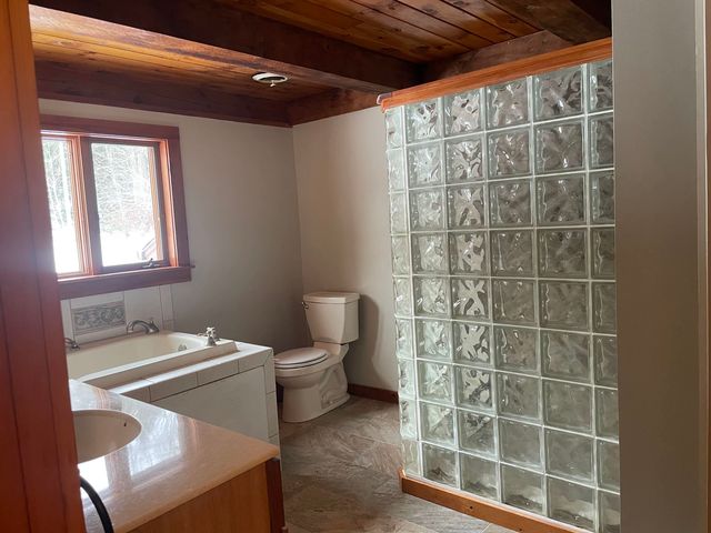 27 Evergreen Valley Road, Milton, NH 03851