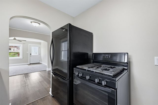 1217 Memorial Dr SE, Cedar Rapids, IA 52403