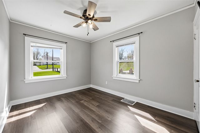 1217 Memorial Dr SE, Cedar Rapids, IA 52403