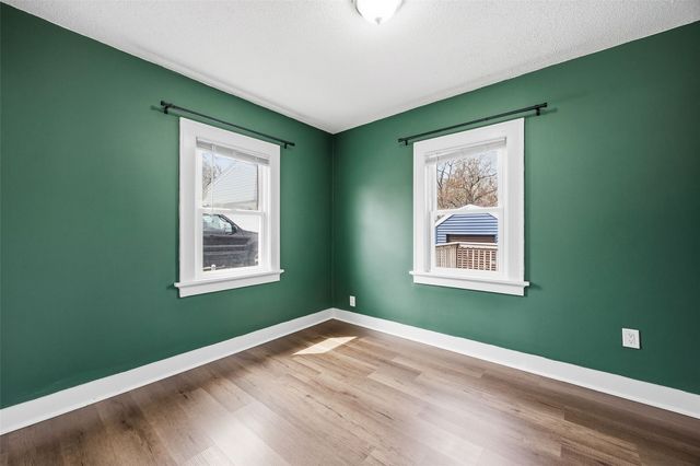 1217 Memorial Dr SE, Cedar Rapids, IA 52403