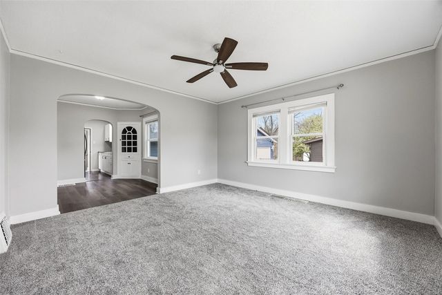 1217 Memorial Dr SE, Cedar Rapids, IA 52403