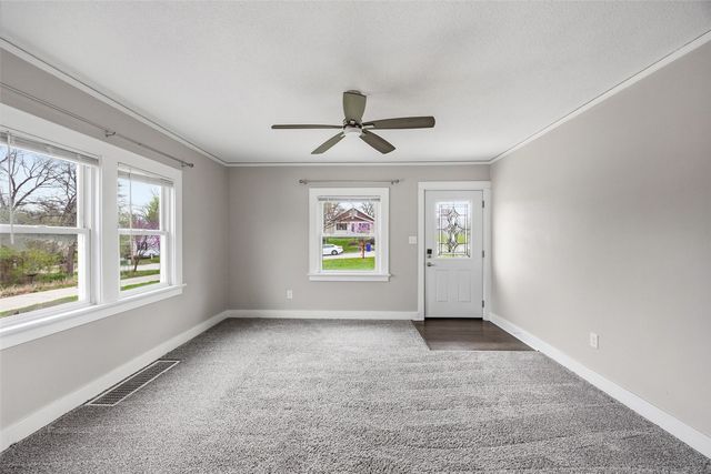 1217 Memorial Dr SE, Cedar Rapids, IA 52403