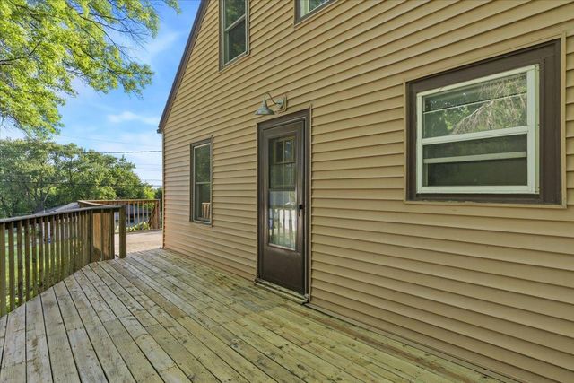 71 Wyoming Street E, Saint Paul, MN 55107