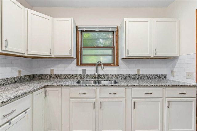 71 Wyoming Street E, Saint Paul, MN 55107