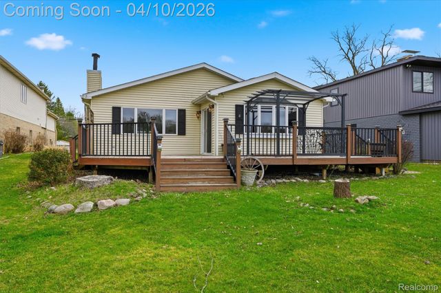 6115 Mabley Hill Road, Tyrone Township, MI 48430