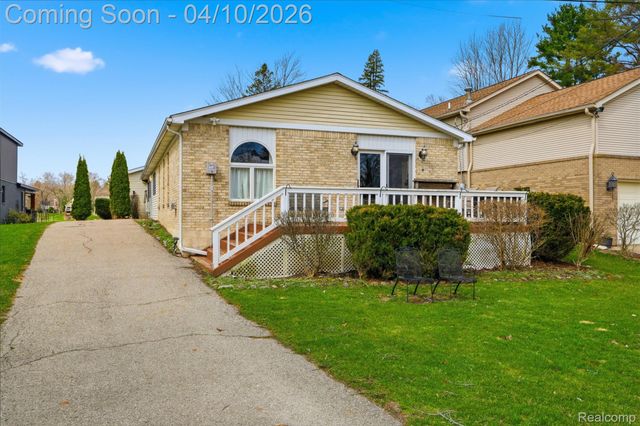 6115 Mabley Hill Road, Tyrone Township, MI 48430