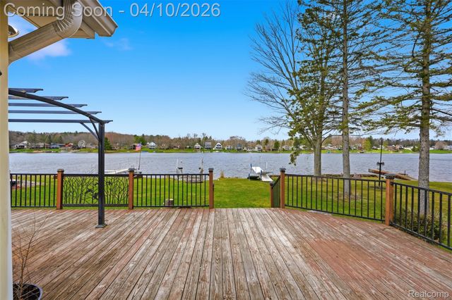 6115 Mabley Hill Road, Tyrone Township, MI 48430