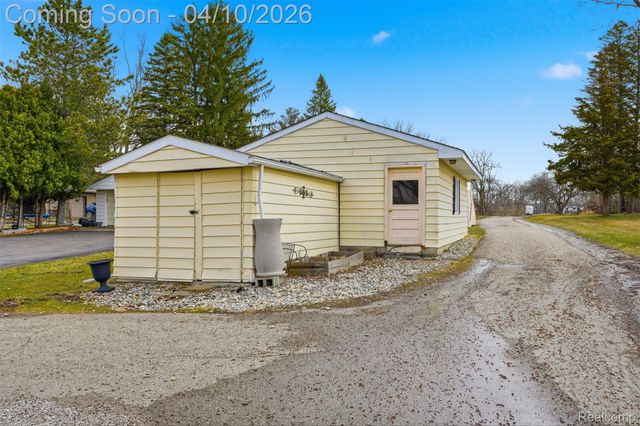 6115 Mabley Hill Road, Tyrone Township, MI 48430