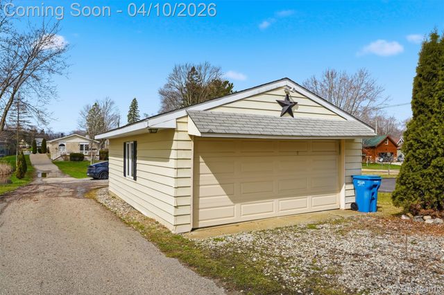 6115 Mabley Hill Road, Tyrone Township, MI 48430