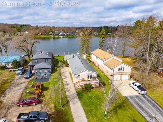 6115 Mabley Hill Road, Tyrone Township, MI 48430