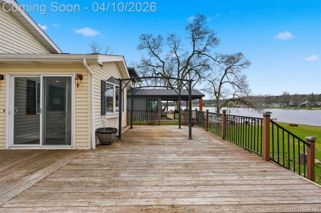 6115 Mabley Hill Road, Tyrone Township, MI 48430