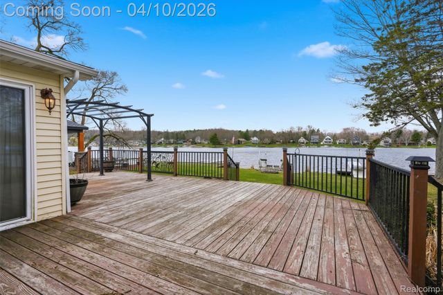 6115 Mabley Hill Road, Tyrone Township, MI 48430