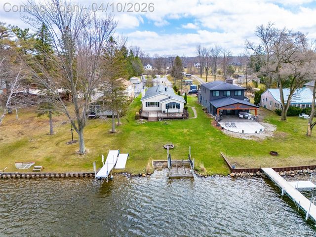 6115 Mabley Hill Road, Tyrone Township, MI 48430