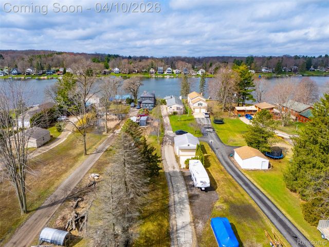 6115 Mabley Hill Road, Tyrone Township, MI 48430