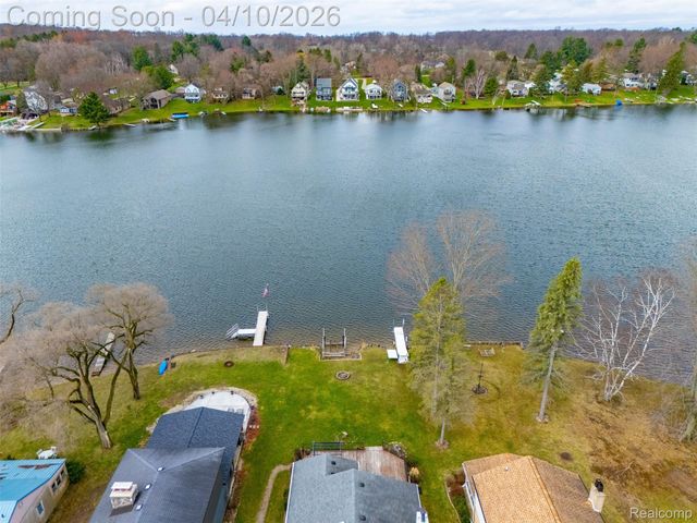 6115 Mabley Hill Road, Tyrone Township, MI 48430