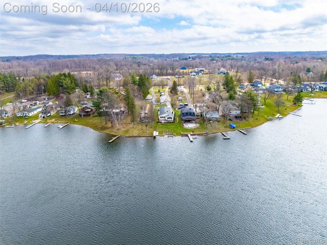 6115 Mabley Hill Road, Tyrone Township, MI 48430