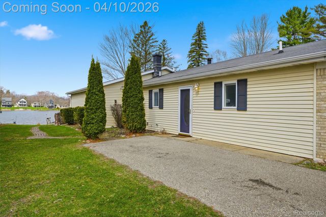 6115 Mabley Hill Road, Tyrone Township, MI 48430