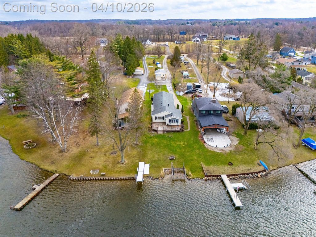 6115 Mabley Hill Road, Tyrone Township, MI 48430