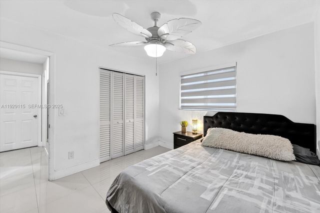 1071 W 37th St, Hialeah, FL 33012