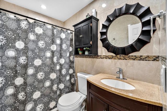 1071 W 37th St, Hialeah, FL 33012