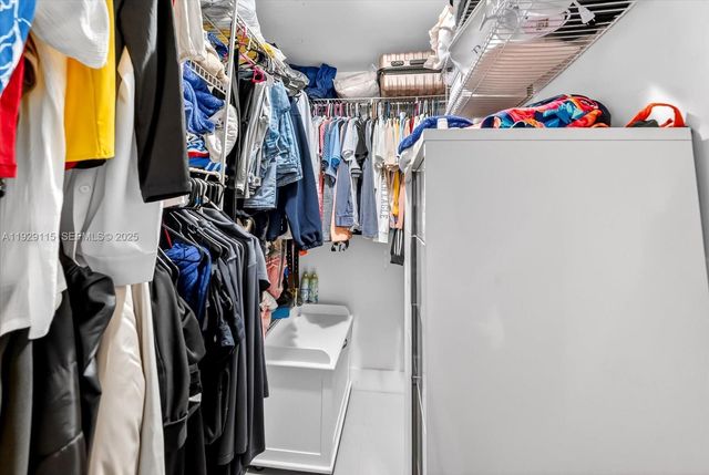 1071 W 37th St, Hialeah, FL 33012