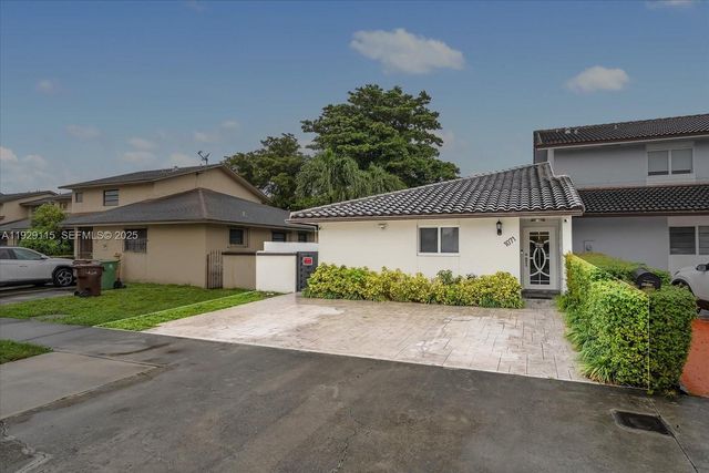 1071 W 37th St, Hialeah, FL 33012