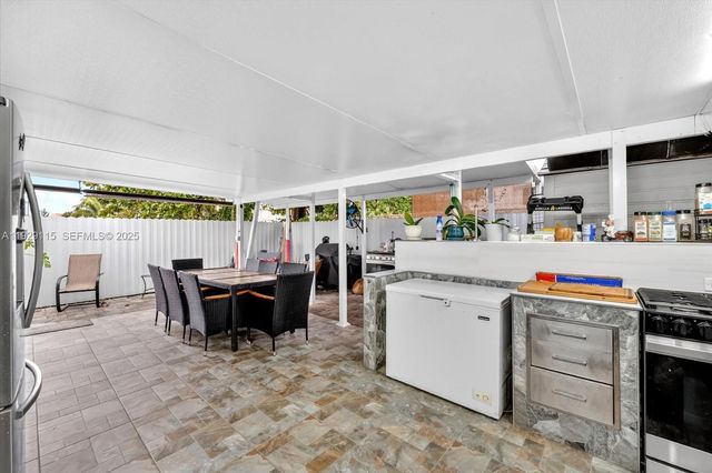 1071 W 37th St, Hialeah, FL 33012