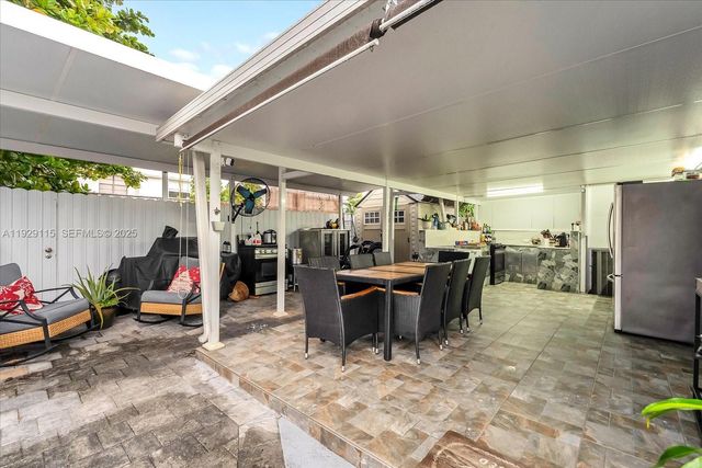 1071 W 37th St, Hialeah, FL 33012