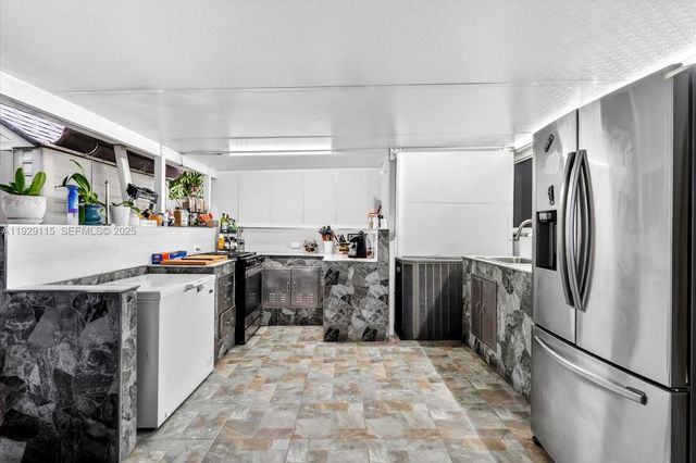 1071 W 37th St, Hialeah, FL 33012