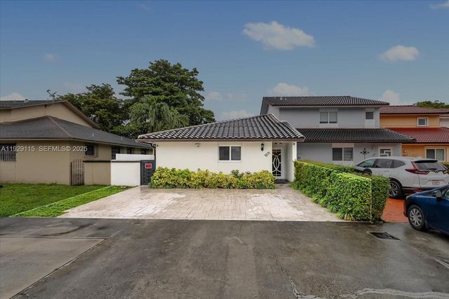 1071 W 37th St, Hialeah, FL 33012