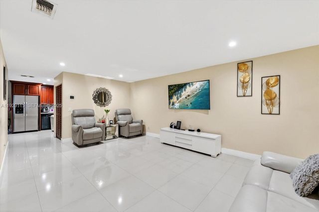 1071 W 37th St, Hialeah, FL 33012