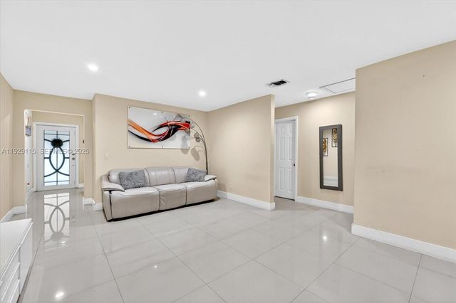 1071 W 37th St, Hialeah, FL 33012