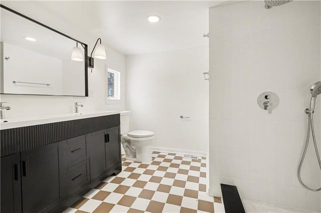 318 E Nichols Street, Spring Hill, KS 66083