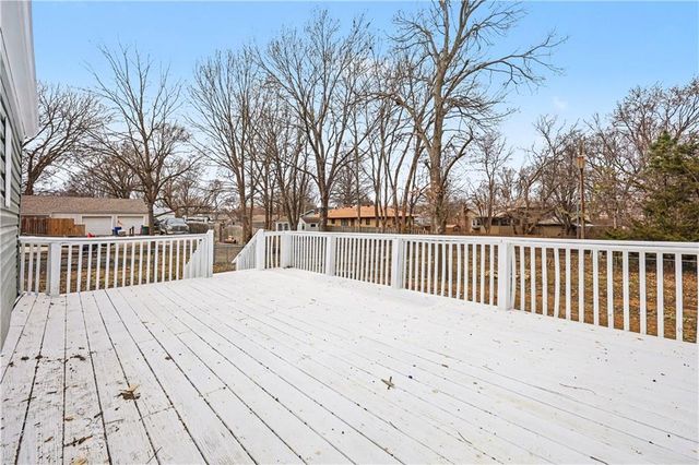 318 E Nichols Street, Spring Hill, KS 66083