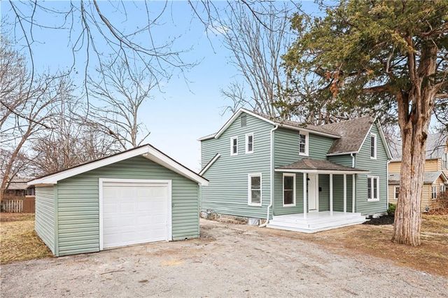 318 E Nichols Street, Spring Hill, KS 66083