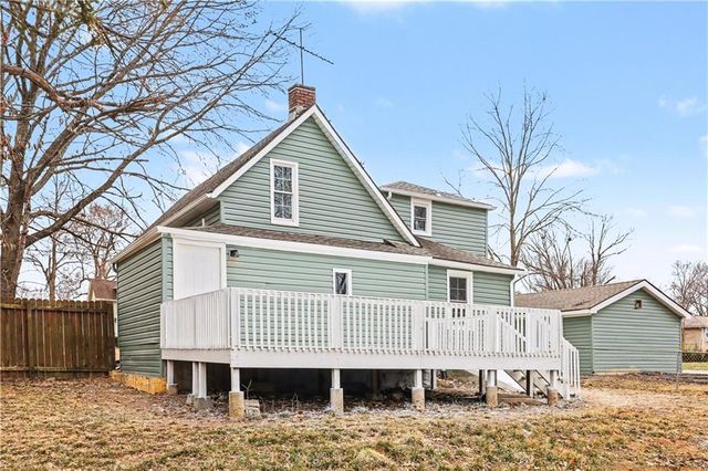 318 E Nichols Street, Spring Hill, KS 66083