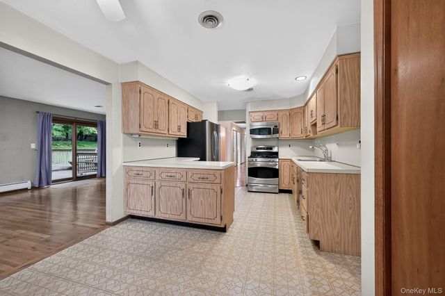 211 Waters Edge, Valley Cottage, NY 10989