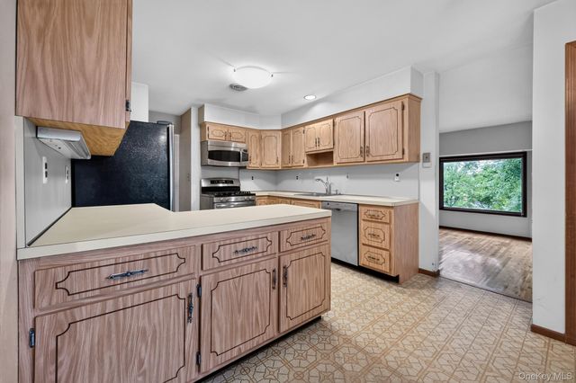 211 Waters Edge, Valley Cottage, NY 10989