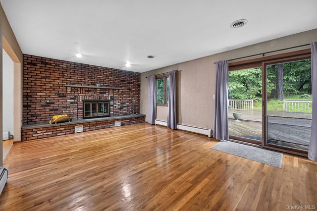 211 Waters Edge, Valley Cottage, NY 10989