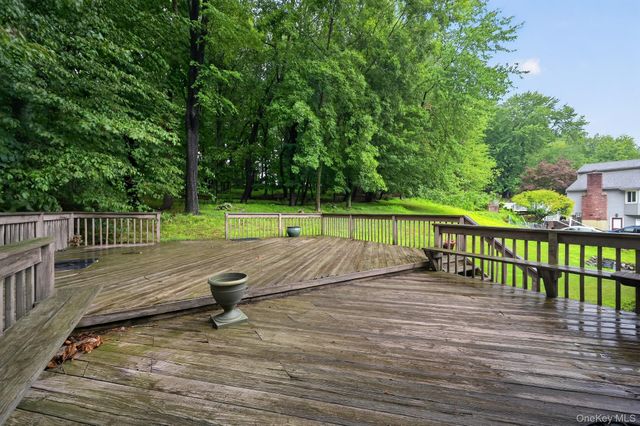 211 Waters Edge, Valley Cottage, NY 10989