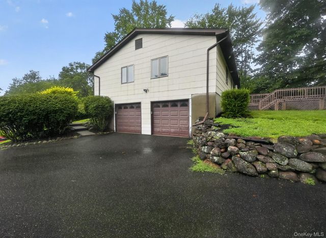 211 Waters Edge, Valley Cottage, NY 10989