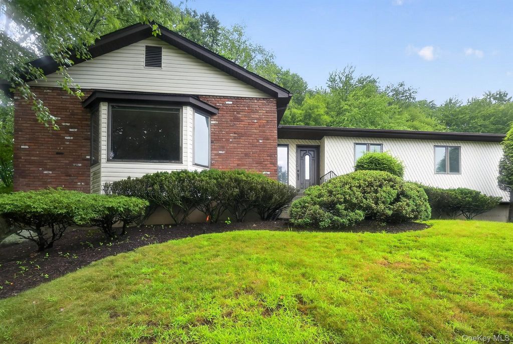 211 Waters Edge, Valley Cottage, NY 10989