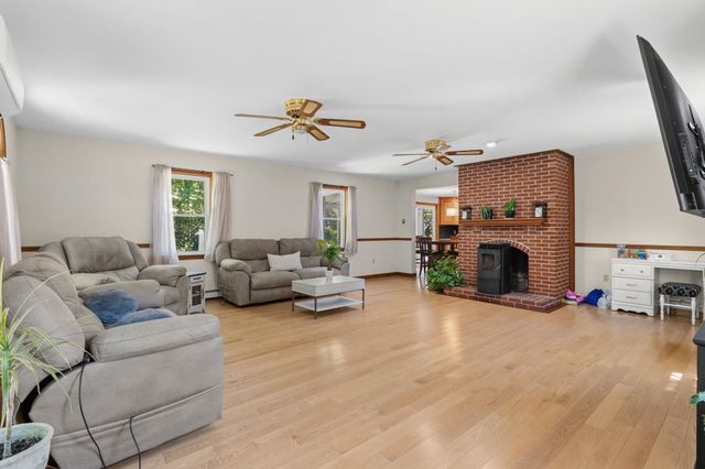 924 River Road, Weare, NH 03281