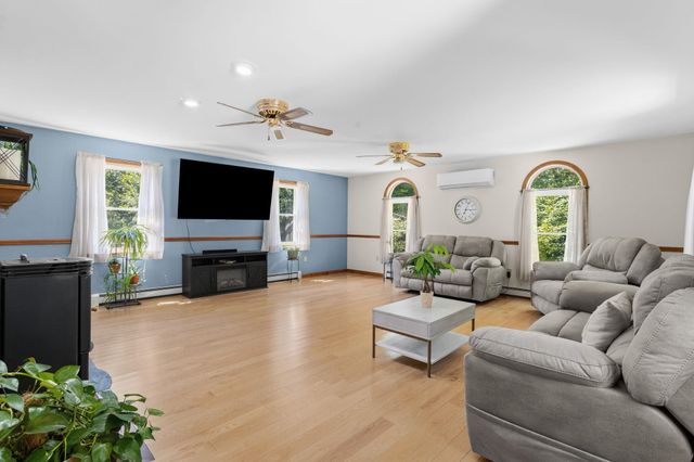 924 River Road, Weare, NH 03281