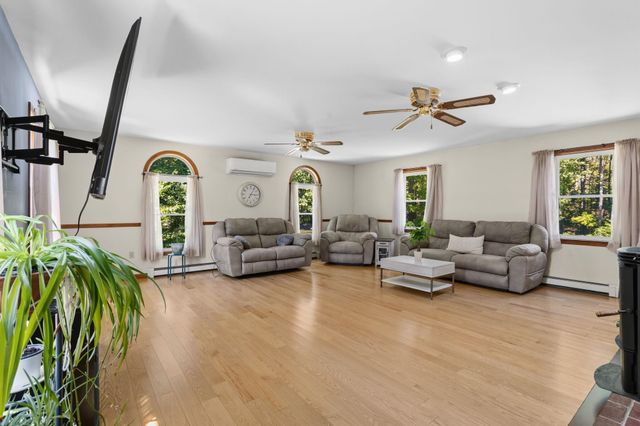 924 River Road, Weare, NH 03281