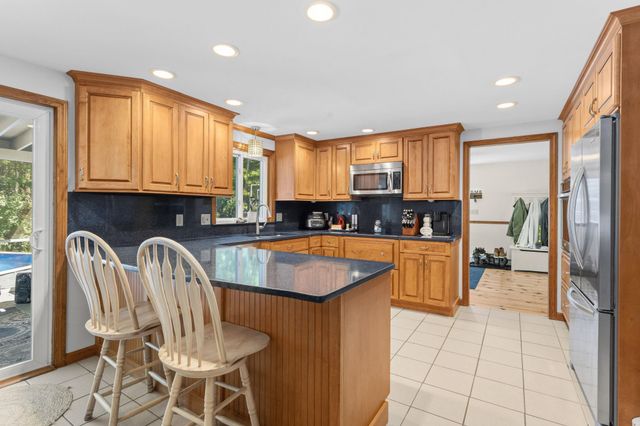 924 River Road, Weare, NH 03281