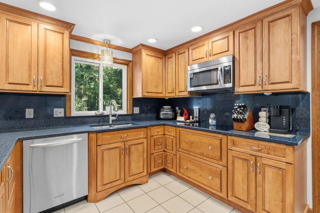 924 River Road, Weare, NH 03281