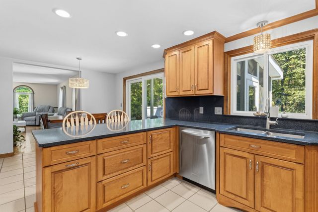 924 River Road, Weare, NH 03281